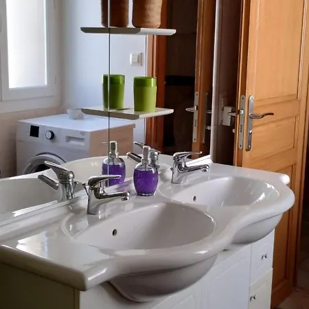 Le Triplex Saint Aphrodise, Terrasse Au Calme Et Parking Gratuit Apartament *